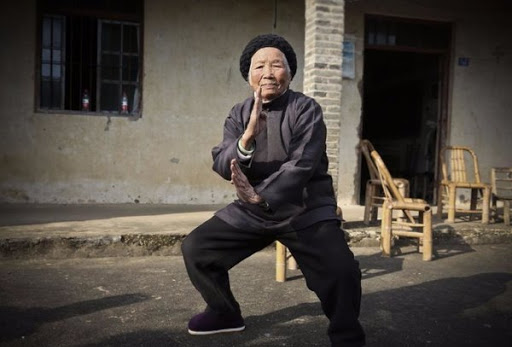 People Turn to Traditional Martial Arts to Exercise at Home During Outbreak