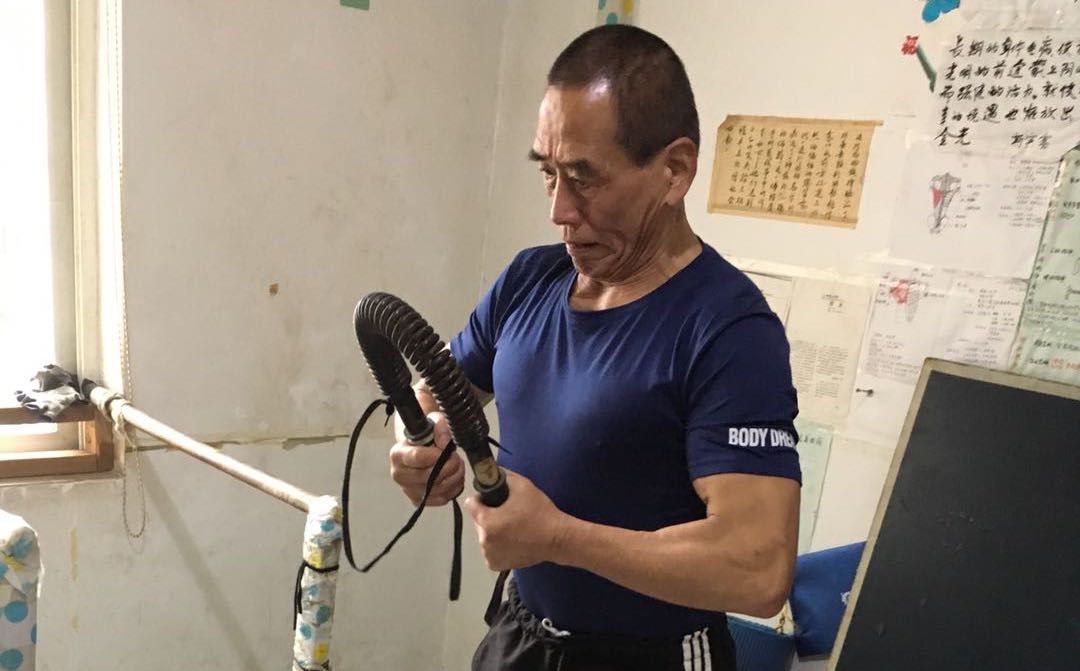 Elderly Man Builds Gym at Home 