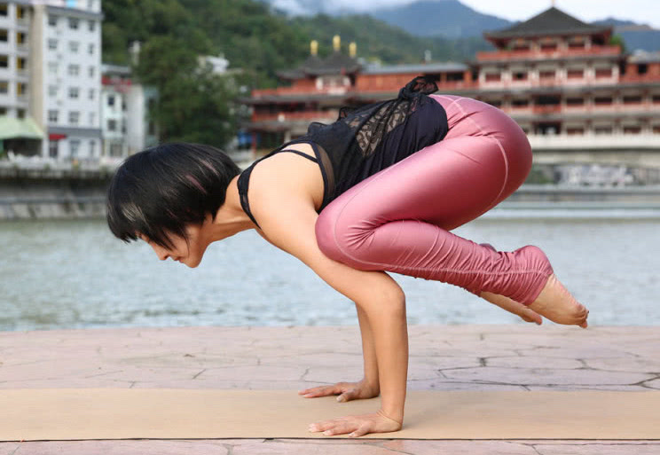 Girl Becomes Yoga Teacher in Mountain Village Hometown