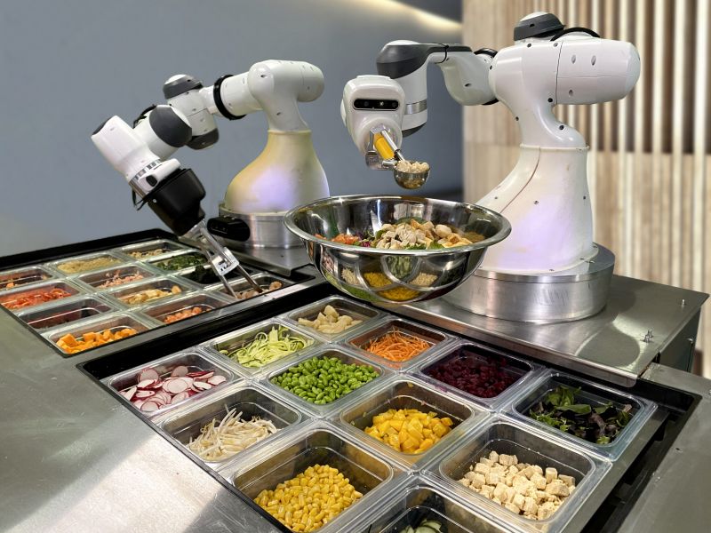Chinese Catering Companies Utilise Technology During Pandemic